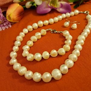 Édesvízi tenyésztett gyöngy nyaklánc + karkötő + fülbevaló