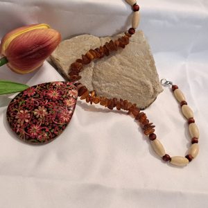 Borostyán és fa nyaklánc – természetes borostyán ékszer, kézzel készült fa elemekkel, antik gyöngysor, kézműves ásvány ékszer