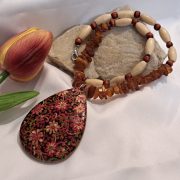 Borostyán és fa nyaklánc – természetes borostyán ékszer, kézzel készült fa elemekkel, antik gyöngysor, kézműves ásvány ékszer