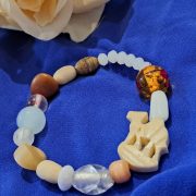 Iparműbész csont, drágakő és Muránói üveg karkötő