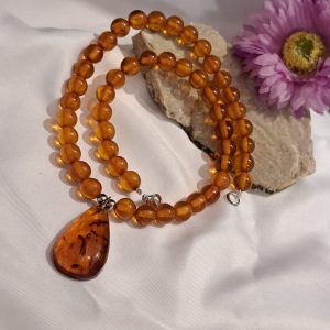 Borostyán gyöngysor, letisztult elegancia 