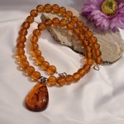 Borostyán gyöngysor, letisztult elegancia 