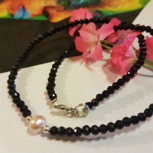 Kristály és gyöngy nyaklánc , diszkrét elegancia /555/