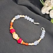 Korall,  igazgyöngy és kristály karkötő.