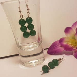 Jáde fülbevaló és medál  0,8 cm-es gyöngyök.