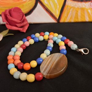 Mexikói porcelán gyöngyök, Achát medállal .