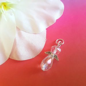 Kristály angyal medál.