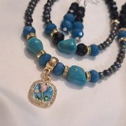 Türkinit, kristály és édesvízi gyöngy nyaklánc, fülbevaló és karkötő szett