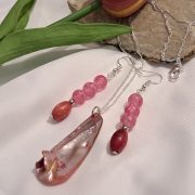 Kristály, Korall és gyöngyház fülbevaló medál és nyaklánc 