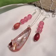 Kristály, Korall és gyöngyház fülbevaló medál és nyaklánc 